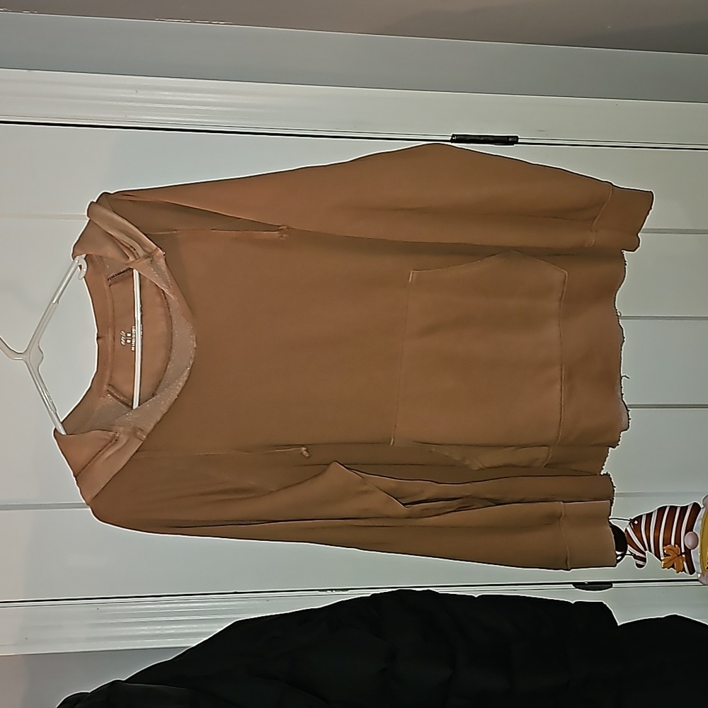 Womens mustard colored Aerie hoodie. Very cute and oversized. Distressed look